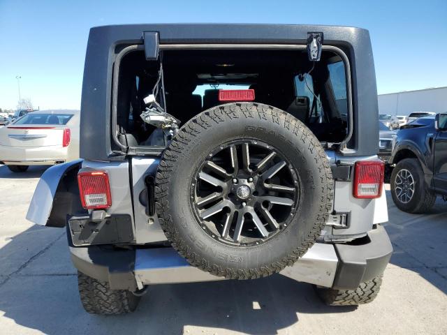 1C4HJWEG9JL920556 Jeep Wrangler Unlimited Sahara