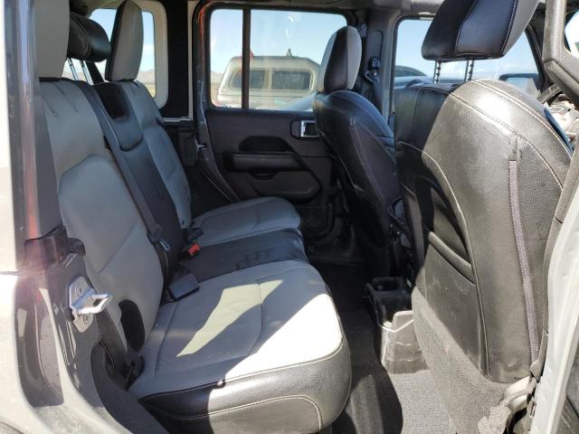 1C4HJXEG4JW323495 Jeep Wrangler Unlimited Sahara