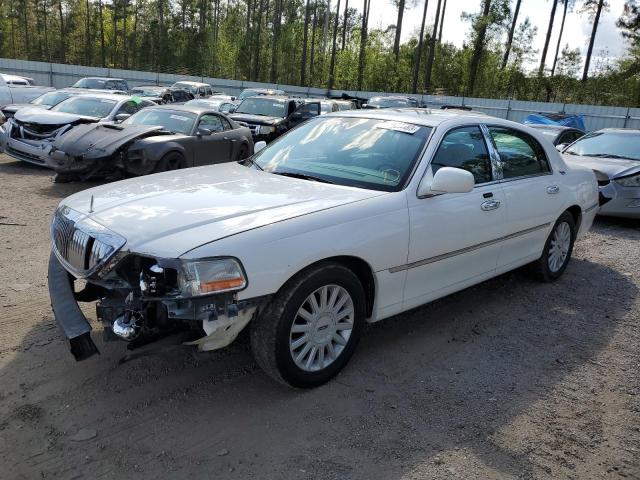 2005 Lincoln Town Car Signature Limited