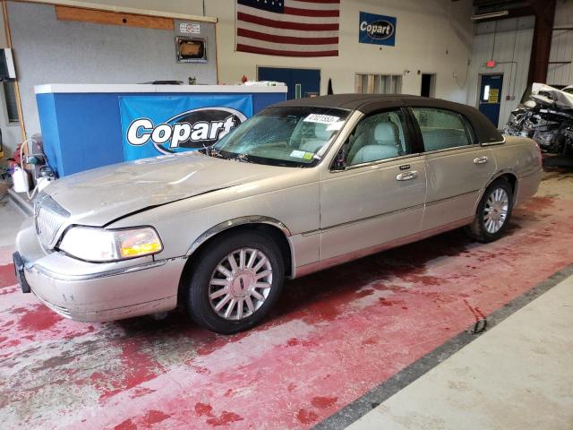 2004 Lincoln Town Car Executive