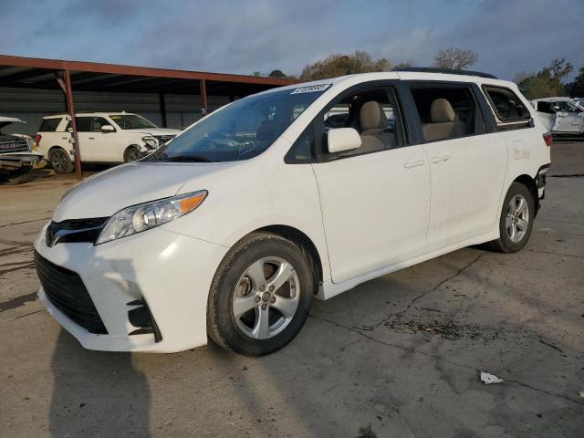 2018 Toyota Sienna LE