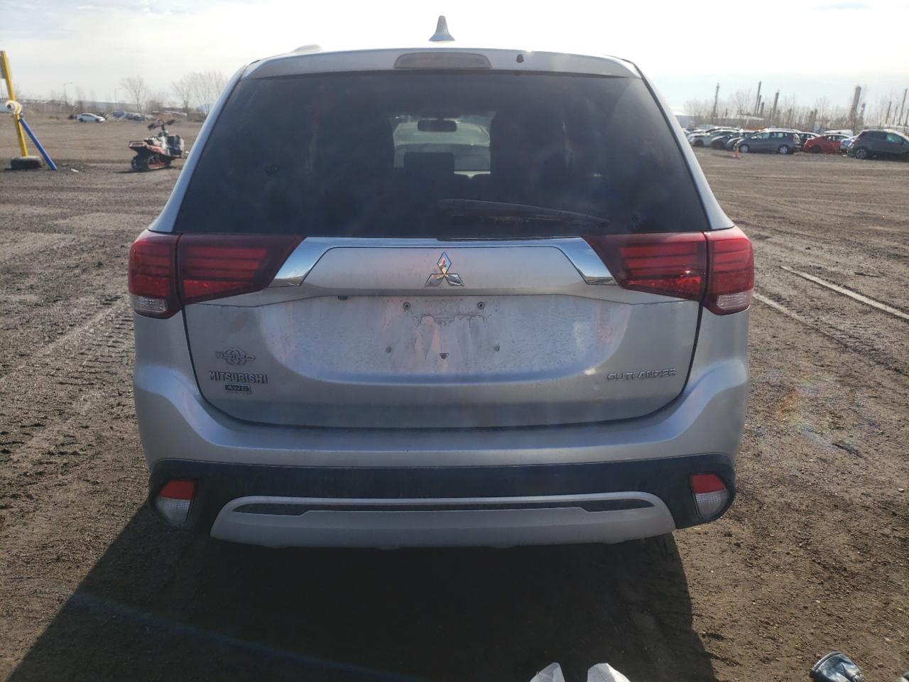 JA4AZ2A37LZ611555 2020 Mitsubishi Outlander Es