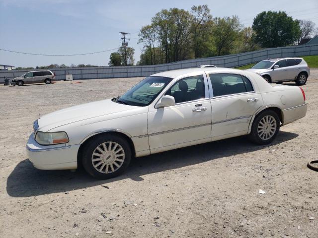 2005 Lincoln Town Car Signature