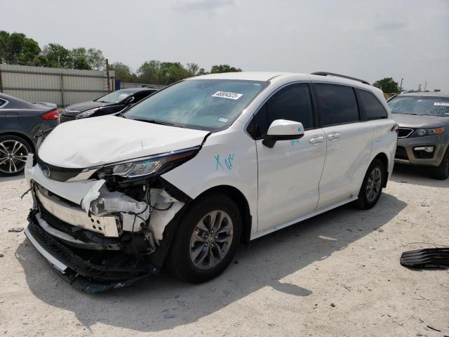 2022 Toyota Sienna LE