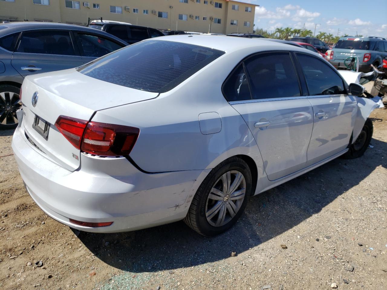 2017 Volkswagen Jetta - Image 3