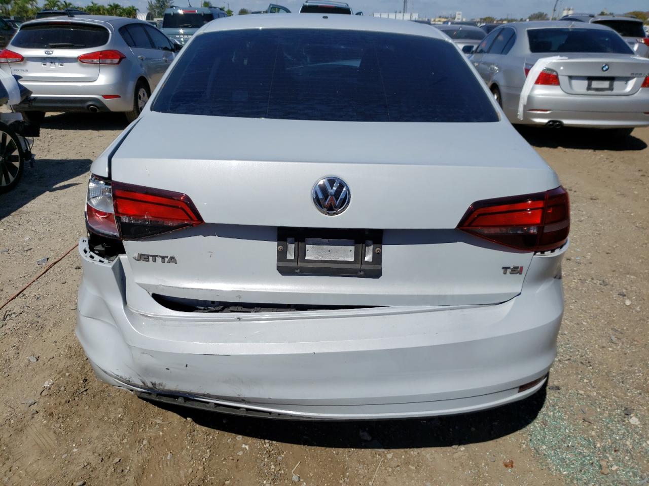 2017 Volkswagen Jetta - Image 6