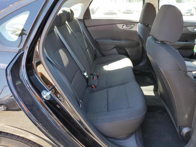 3KPF24ADXME268404 KIA FORTE FE