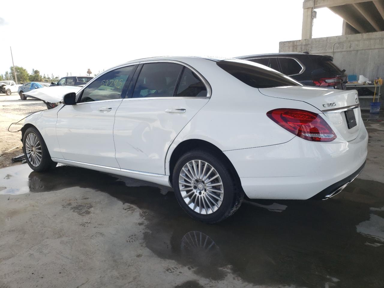 VIN 55SWF4KB8FU024828 2015 MERCEDES-BENZ C-CLASS no.2