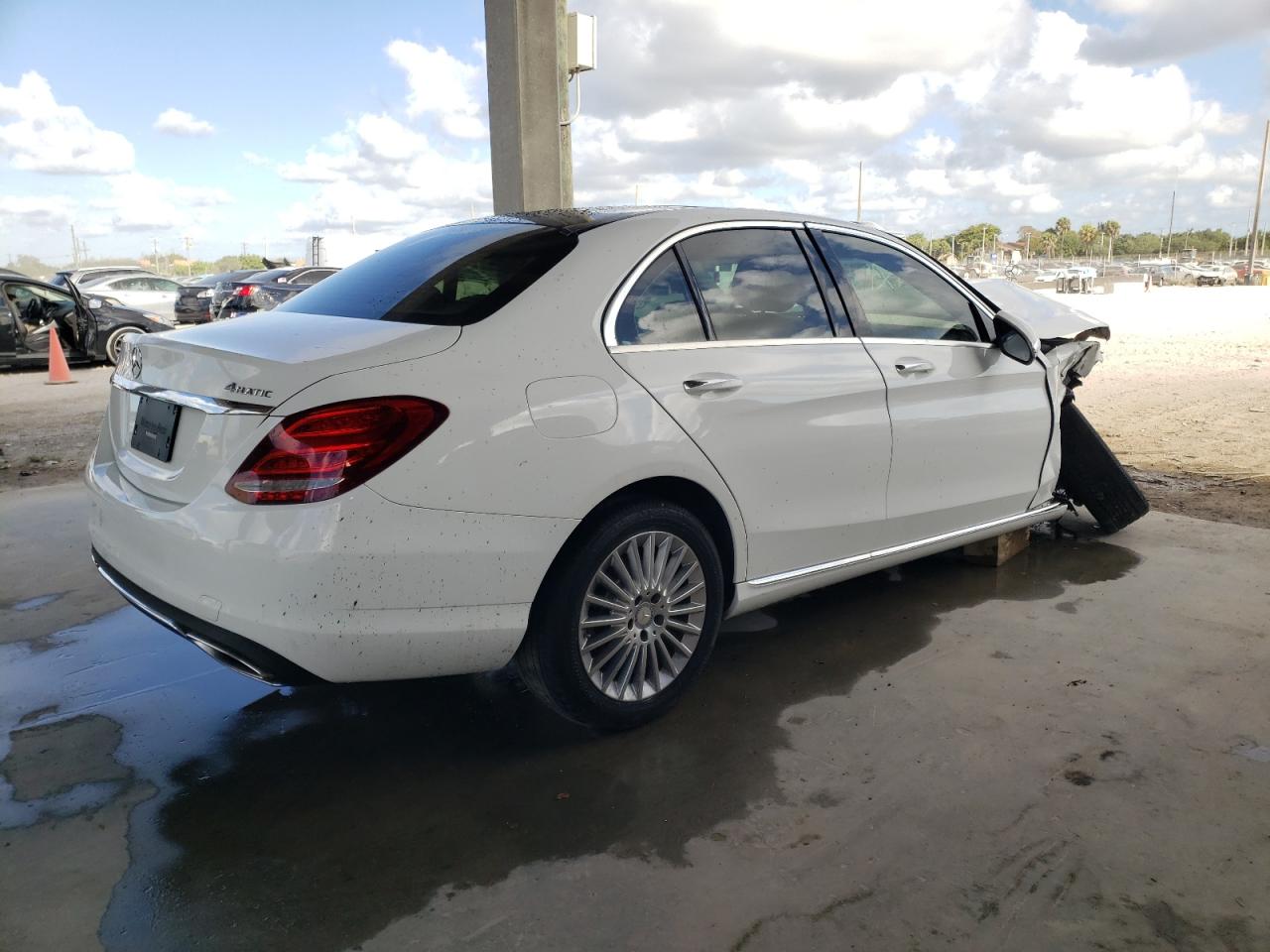 VIN 55SWF4KB8FU024828 2015 MERCEDES-BENZ C-CLASS no.3