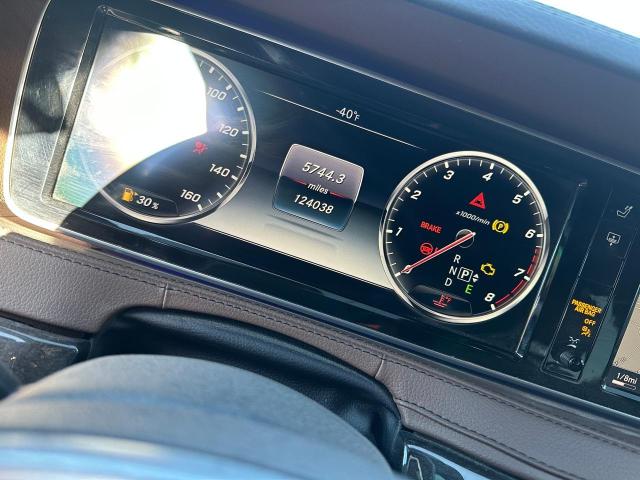 WDDUG8CB7FA156702 Mercedes-Benz S 550