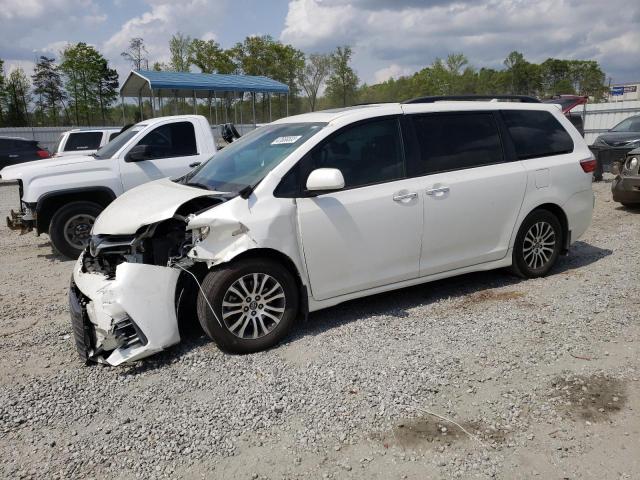 2019 Toyota Sienna XLE