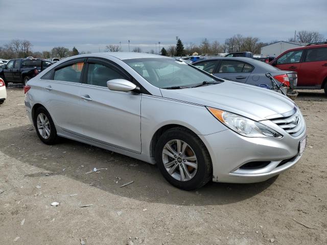 VIN: 5NPEB4AC5CH501148 Auction: COPART Lot: 47545273 Location: OH - COLUMBUS 5NPEB4AC5CH501148 HYUNDAI SONATA 2012 SILVER Photo 4