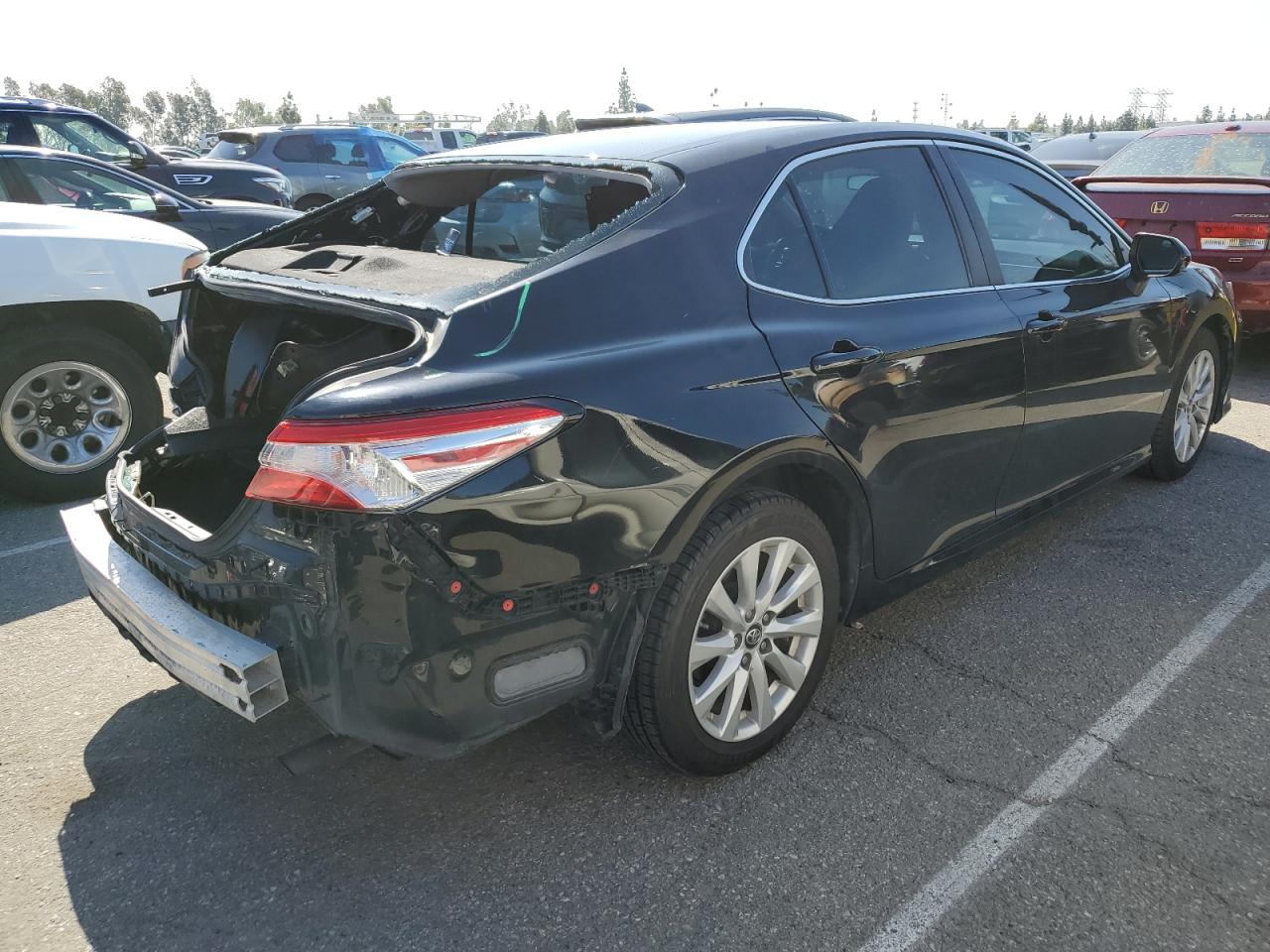 4T1B11HK8JU048482 TOYOTA CAMRY 2018