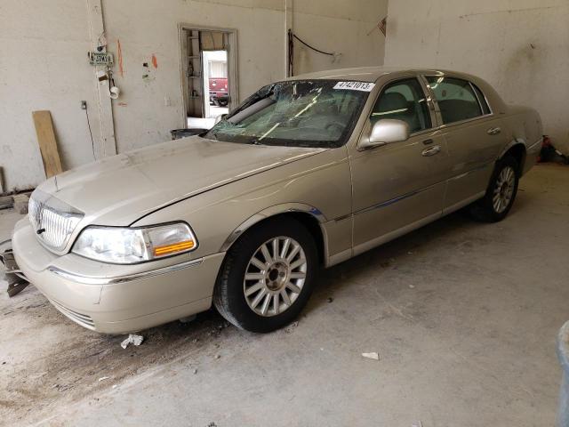 2004 Lincoln Town Car Executive