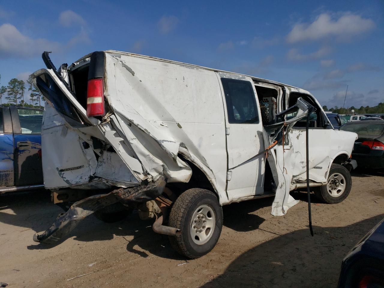 2004 Chevrolet Express - Image 3