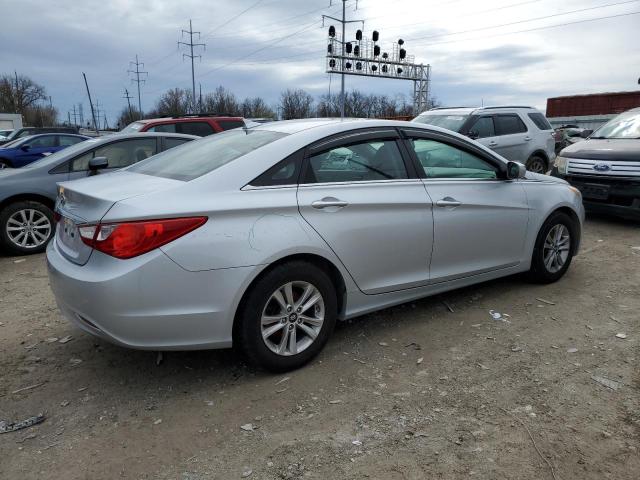 VIN: 5NPEB4AC5CH501148 Auction: COPART Lot: 47545273 Location: OH - COLUMBUS 5NPEB4AC5CH501148 HYUNDAI SONATA 2012 SILVER Photo 3