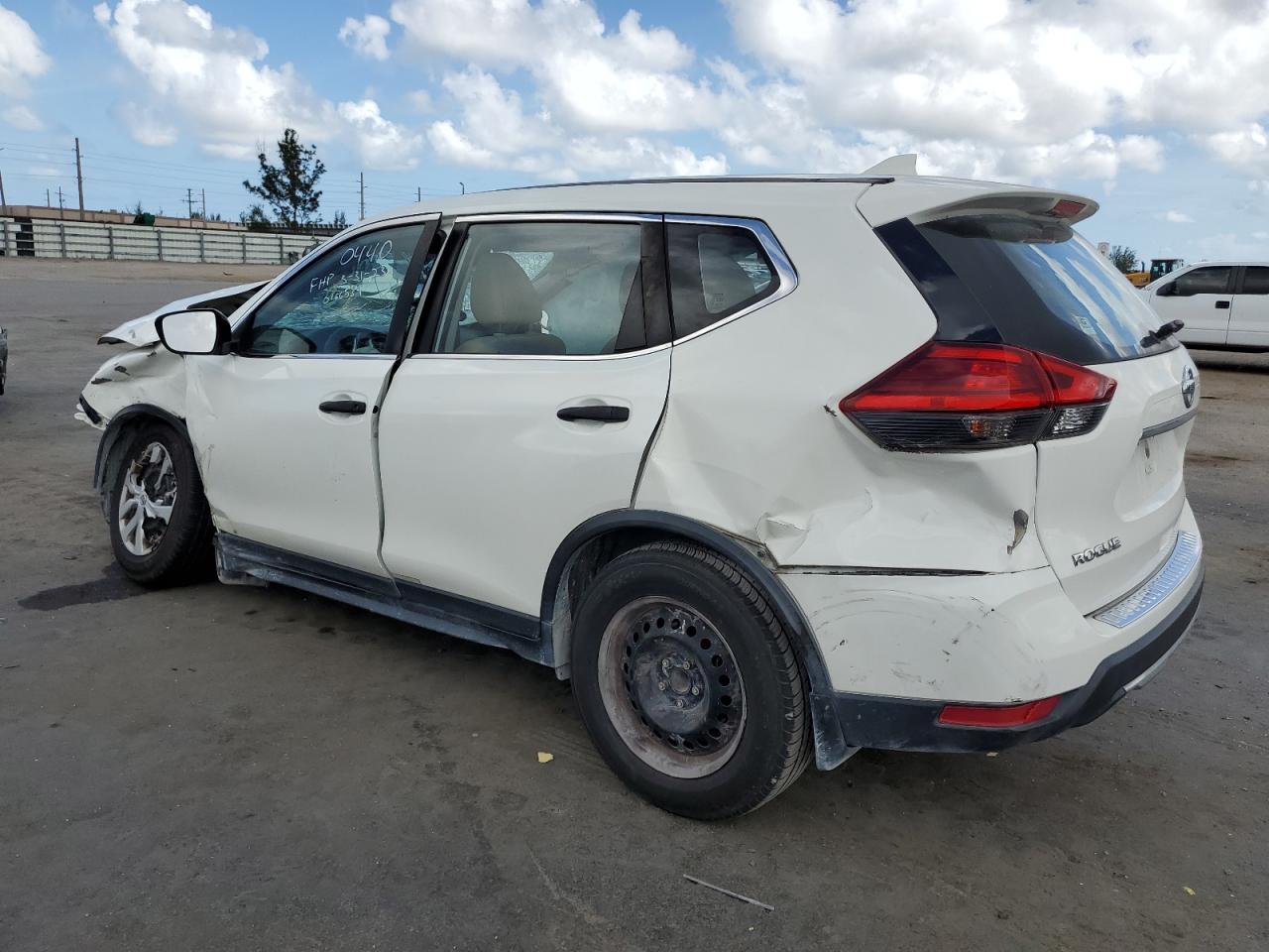 JN8AT2MT1HW140440 NISSAN ROGUE 2017