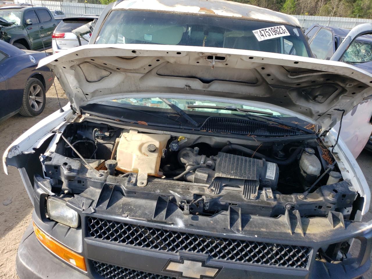 2004 Chevrolet Express - Image 12