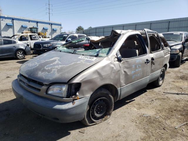 1999 Toyota Sienna CE