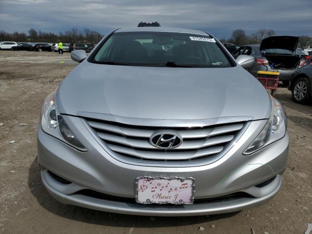 VIN: 5NPEB4AC5CH501148 Auction: COPART Lot: 47545273 Location: OH - COLUMBUS 5NPEB4AC5CH501148 HYUNDAI SONATA 2012 SILVER Photo 5