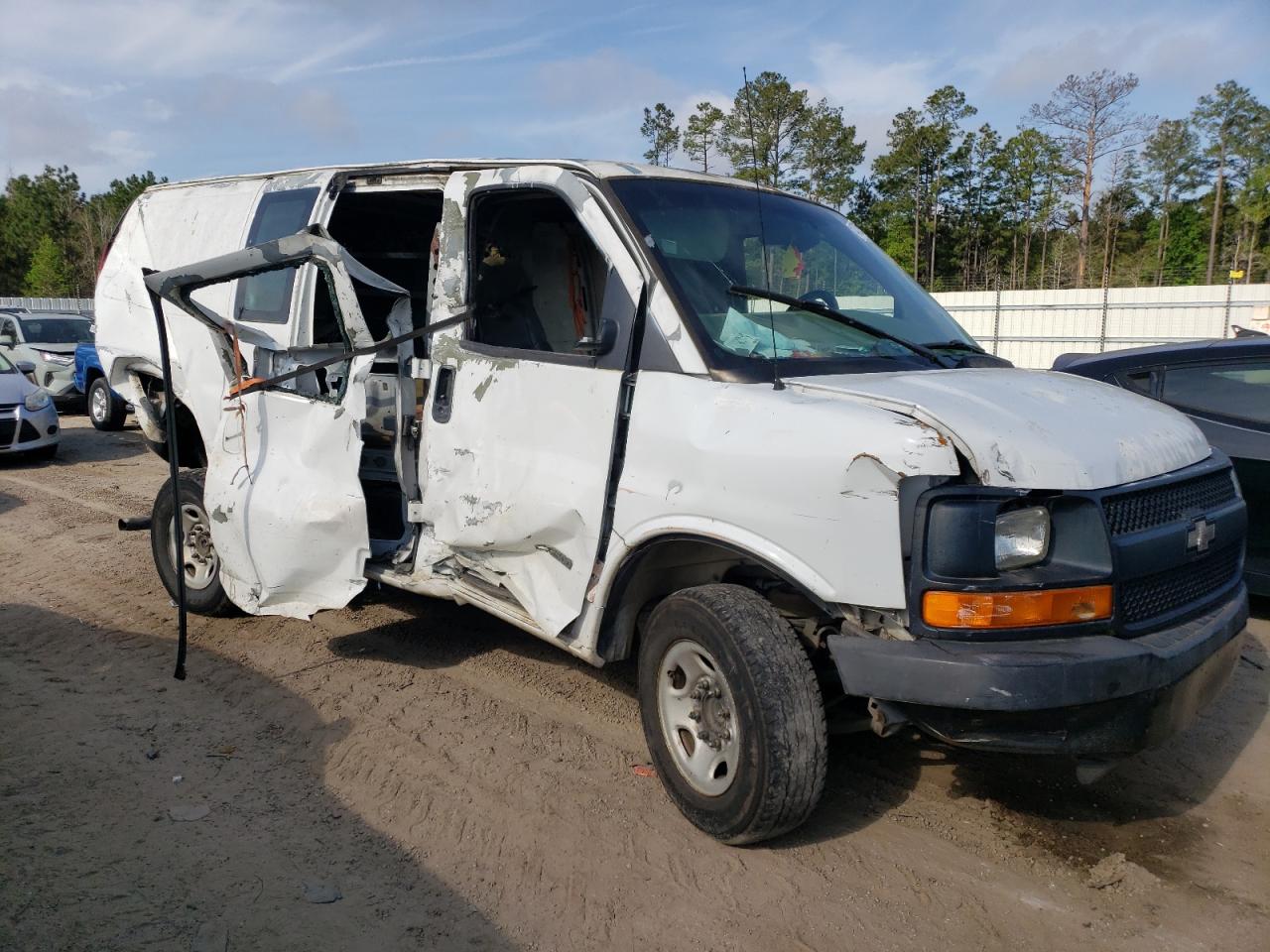 2004 Chevrolet Express - Image 4