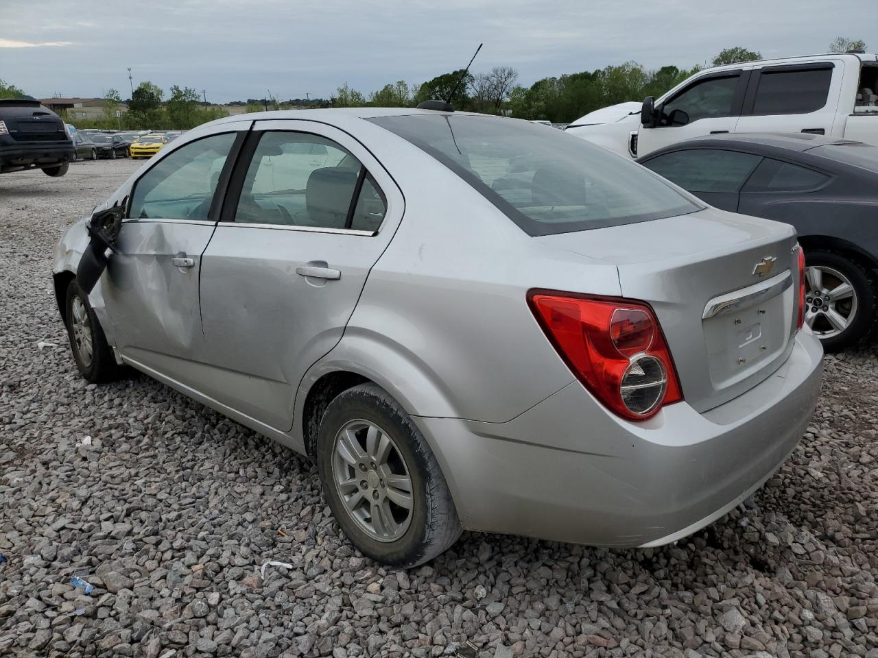 Chevrolet Sonic  2015 1G1JC5SH4F4133981 photo 2