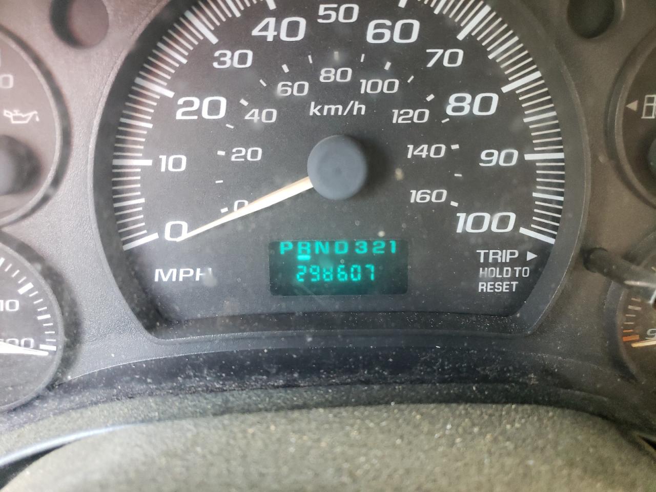 2004 Chevrolet Express - Image 9