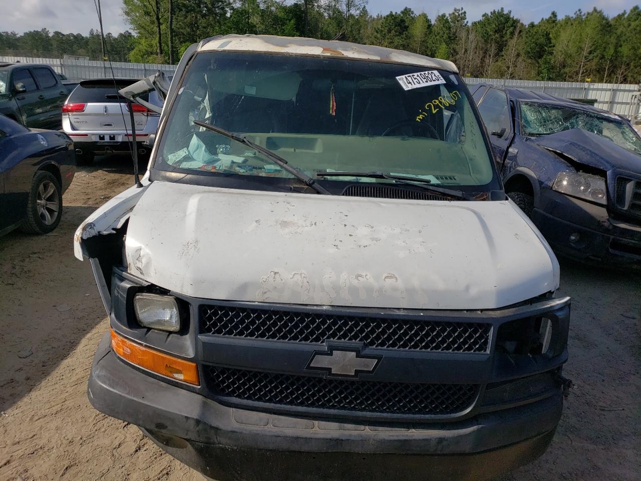 2004 Chevrolet Express - Image 5