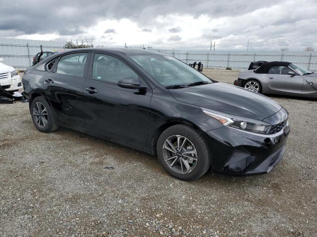 3KPF24AD6PE527913 KIA FORTE LX
