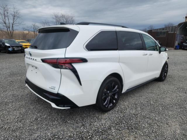 2022 TOYOTA SIENNA XSE - 5TDDRKEC6NS077241