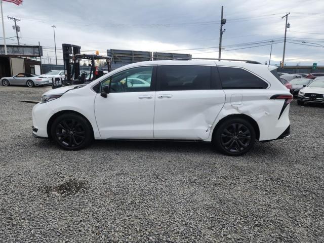 2022 TOYOTA SIENNA XSE - 5TDDRKEC6NS077241
