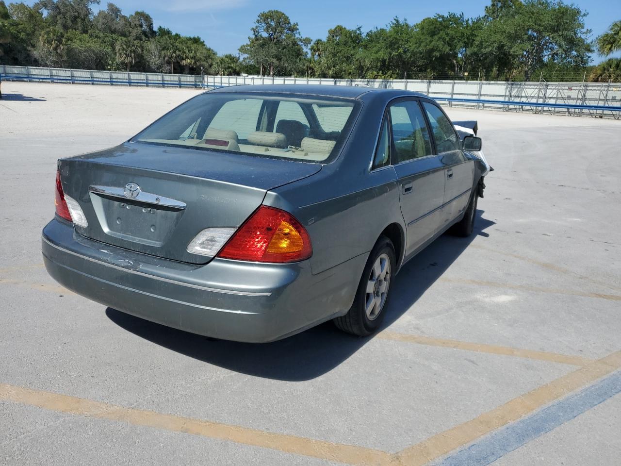 2000 Toyota Avalon - Image 3