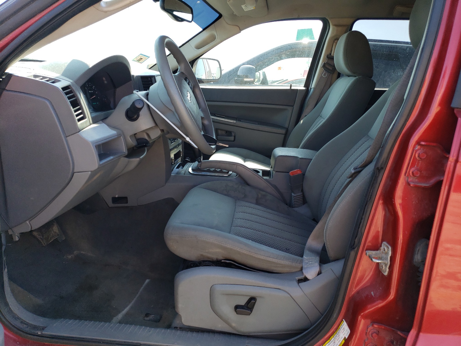 1J4GR48KX5C716163 2005 Jeep Grand Cherokee Laredo