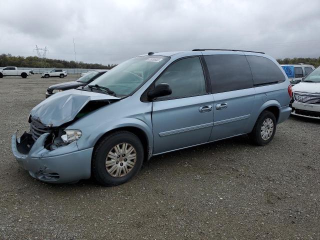 2005 Chrysler Town & Country LX