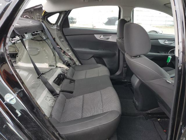 3KPF24AD6PE527913 KIA FORTE LX