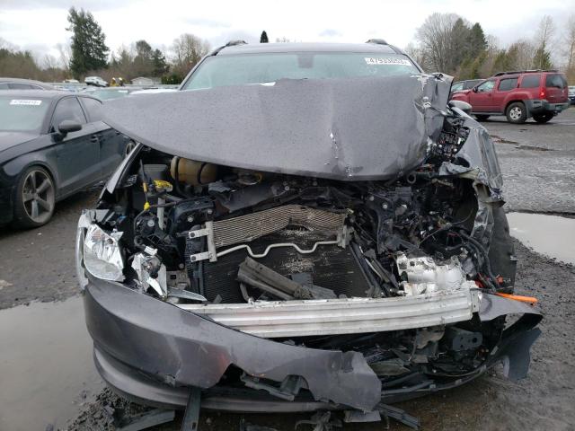 Lot #2452962532 2020 CHRYSLER VOYAGER LX salvage car