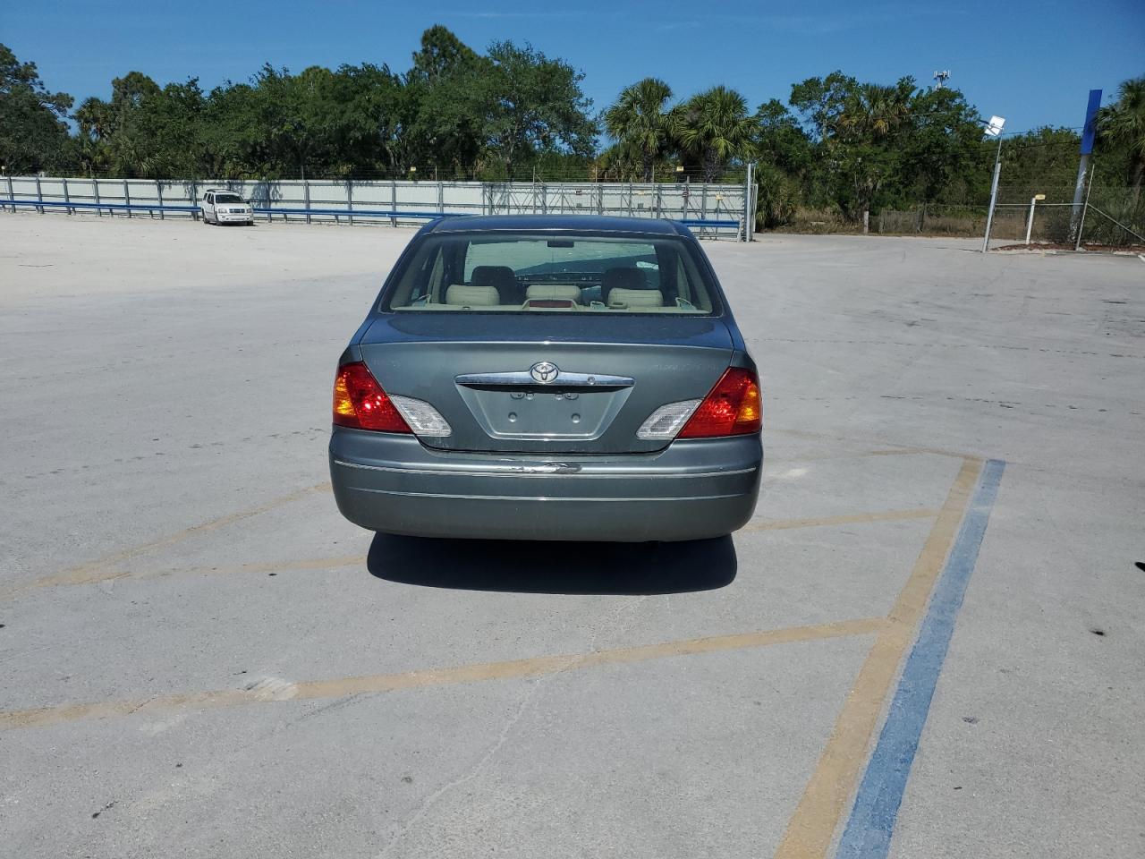 2000 Toyota Avalon - Image 6