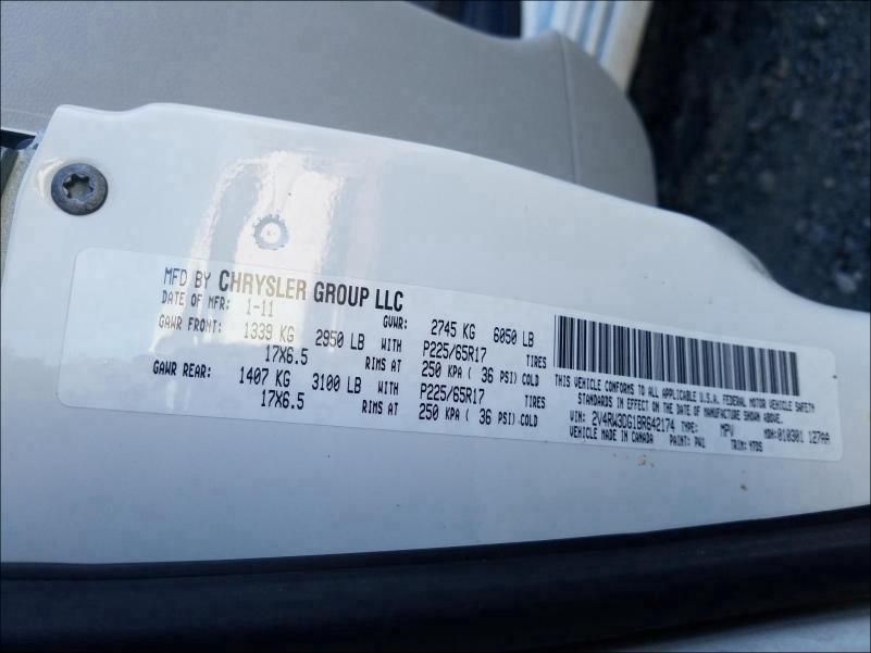 2011 VOLKSWAGEN ROUTAN SE 2V4RW3DG1BR642174
