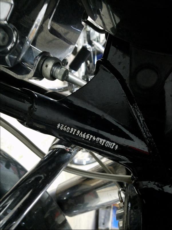 2009 HARLEY-DAVIDSON FLHX 1HD1KB4159Y616092