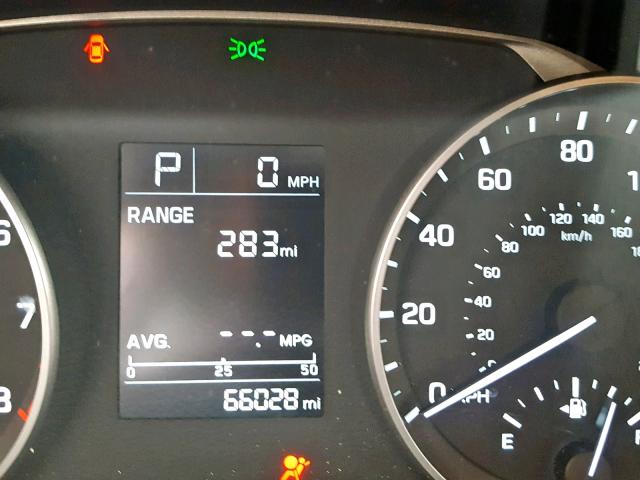  HYUNDAI ELANTRA 2018 Сірий