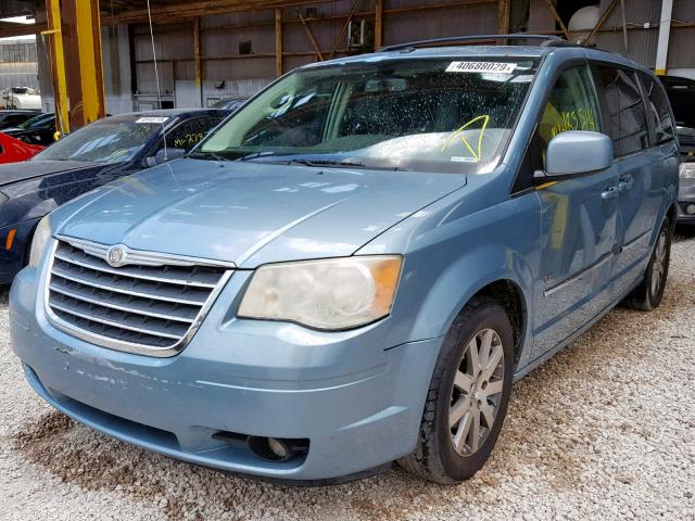 VIN 2C4RC1BG8NR125615 2009 CHRYSLER TOWN & COU no.2