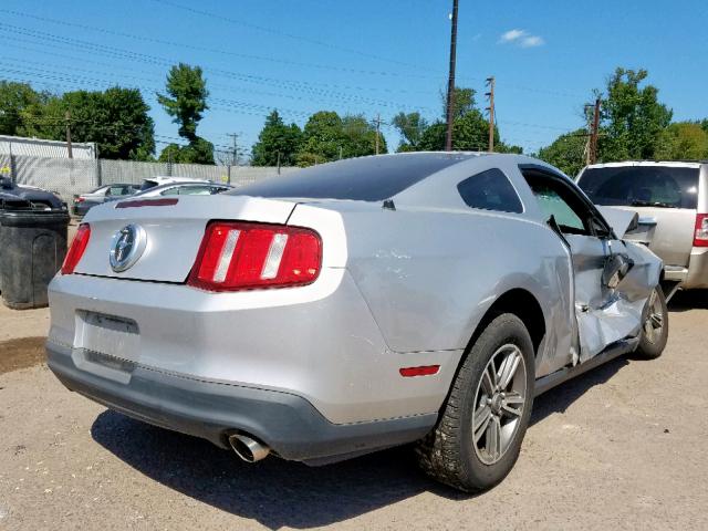  FORD MUSTANG 2012 Сріблястий