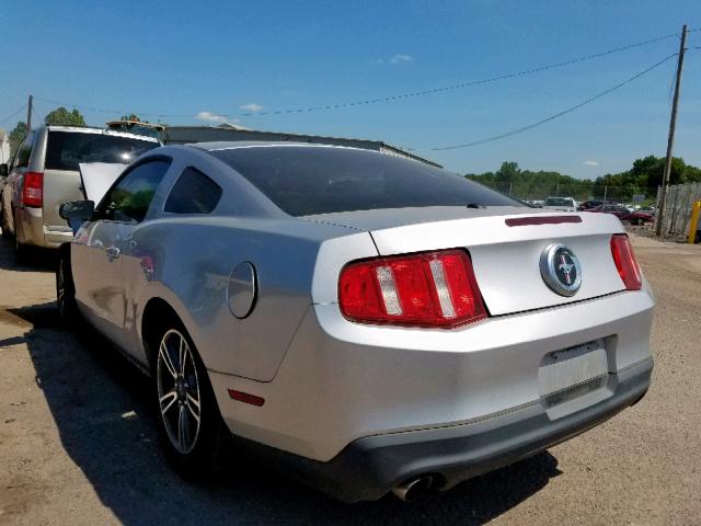  FORD MUSTANG 2012 Сріблястий