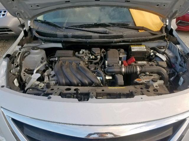  NISSAN VERSA 2017 Сріблястий