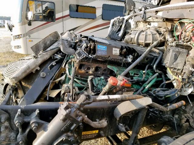 Lot #2411507615 2016 VOLVO VN VNL salvage car