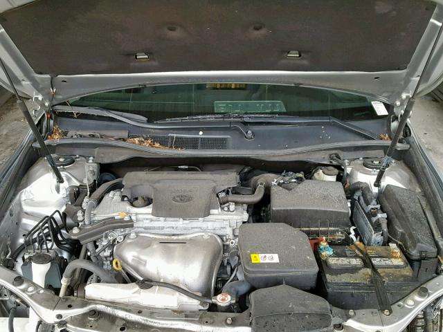 Седаны TOYOTA CAMRY 2017 Серебристый