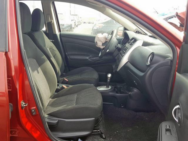  NISSAN VERSA 2018 Червоний