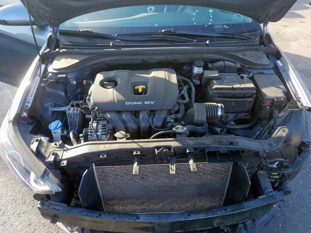  HYUNDAI ELANTRA 2018 Угольный