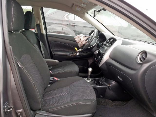  NISSAN VERSA 2018 Сірий