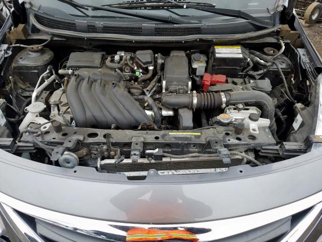  NISSAN VERSA 2018 Сірий